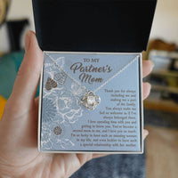 Load image into Gallery viewer, Partner&#39;s Mom Love Knot Necklace - Part of Family
